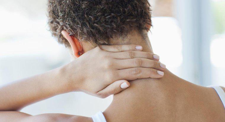 Điều gì gây ra một cục u ở sau cổ của bạn?