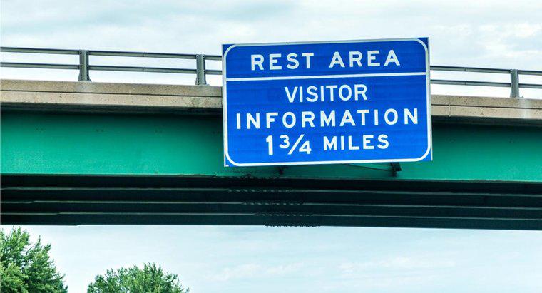 Có bao nhiêu điểm dừng nghỉ được yêu cầu trên đường cao tốc liên tiểu bang?