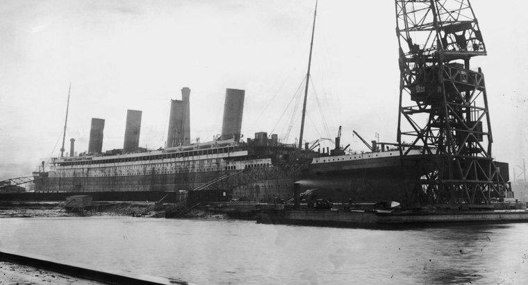 Tàu Titanic có bao nhiêu boong?