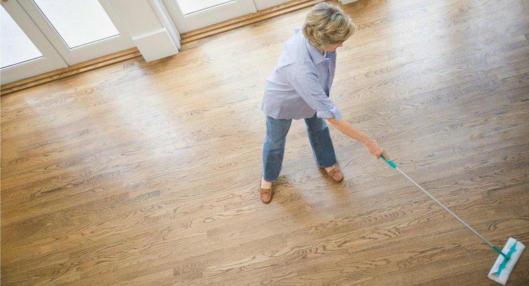Cách tốt nhất để làm sạch sàn gỗ cứng là gì?