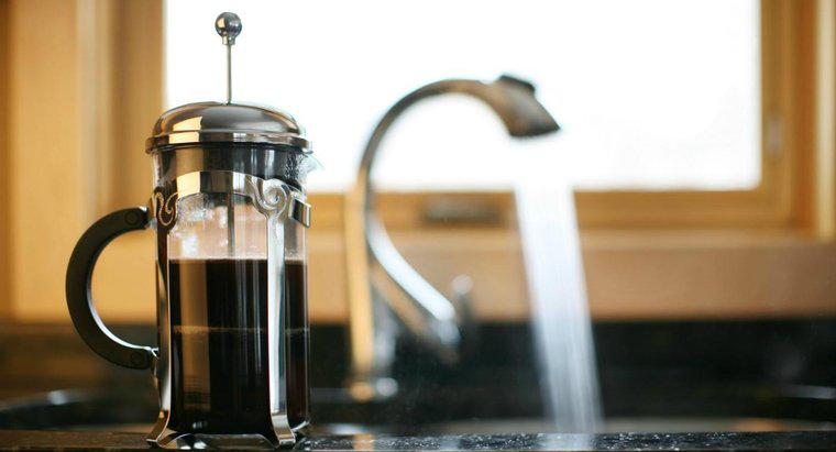 Làm thế nào để bạn loại bỏ vết bẩn cà phê khỏi bồn rửa bằng thép không gỉ?
