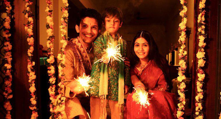 Người Hindu ăn mừng lễ Diwali như thế nào?