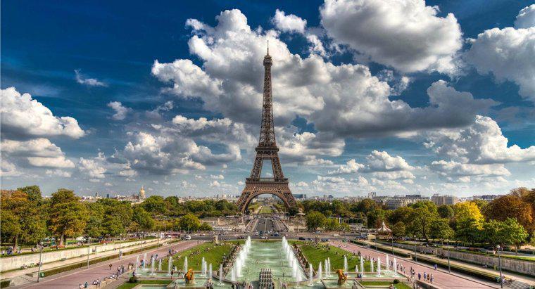 Tại sao tháp Eiffel nổi tiếng?