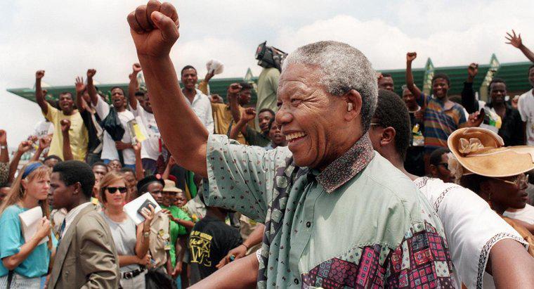 Nelson Mandela trở thành Tổng thống khi nào?
