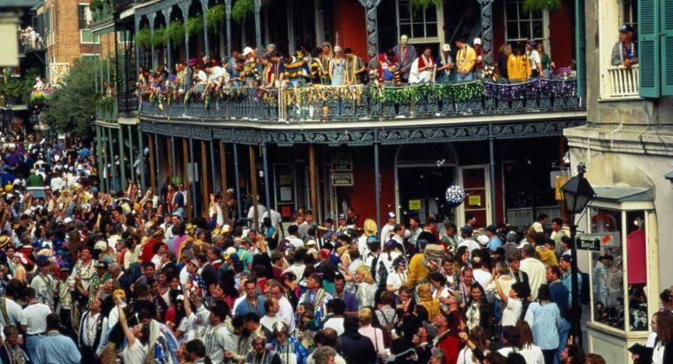 Có bao nhiêu người tham dự Mardi Gras ở New Orleans?