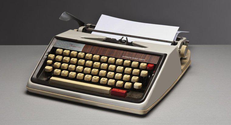 Ai phát minh ra máy đánh chữ?
