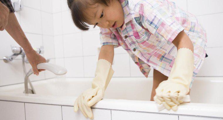 Làm thế nào để bạn loại bỏ bụi bẩn và vết bẩn khỏi bồn tắm bằng nhựa?