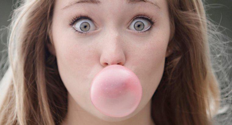 Làm thế nào để bạn nhai kẹo cao su khỏi da?