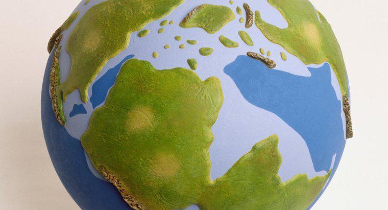 Nguyên nhân nào khiến các lục địa di chuyển khắp bề mặt trái đất?