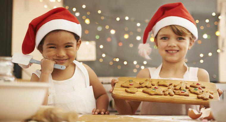 Một số ý tưởng về cách tổ chức tiệc Giáng sinh cho trẻ em là gì?