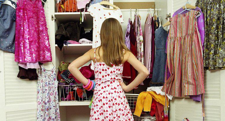 Làm thế nào để bạn chọn những thứ cần thiết cho tủ quần áo?