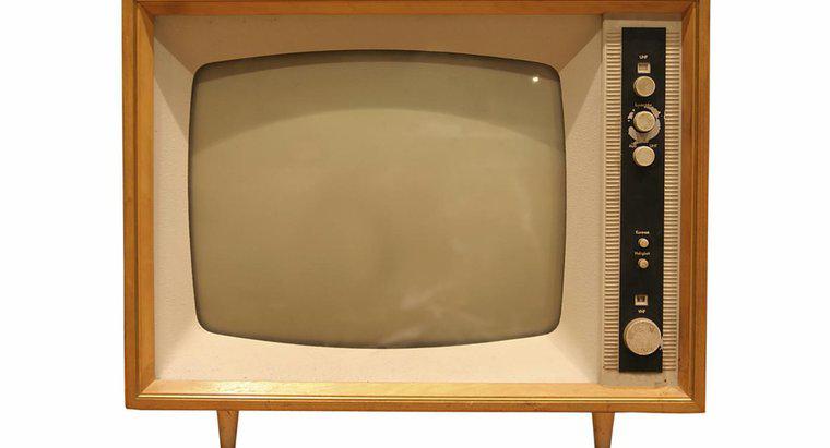 Chiếc tivi đầu tiên ra mắt vào năm nào?