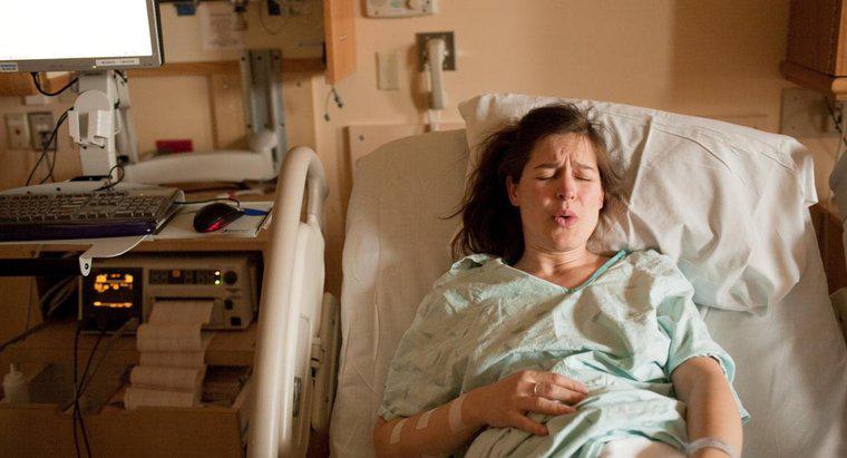 Điều gì sẽ xảy ra nếu một thai nhi chết được bỏ lại trong lòng mẹ?