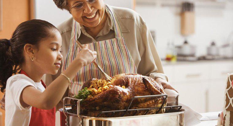 Tỷ lệ nhà ở Mỹ ăn thịt gà tây vào dịp Giáng sinh là bao nhiêu?
