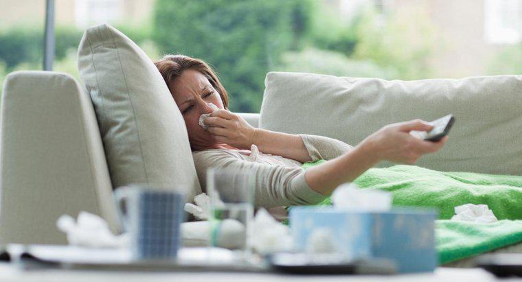 Các triệu chứng của vi rút cúm khác với các triệu chứng của cảm lạnh thông thường như thế nào?