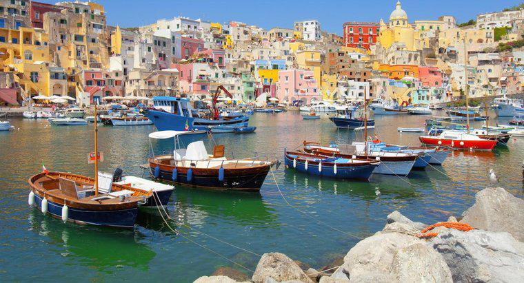 Tên một số cảng biển quan trọng của Ý là gì?