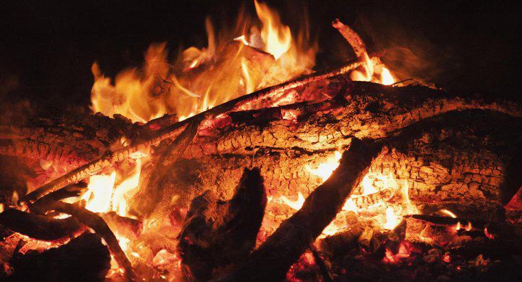 Phương trình từ cho quá trình đốt cháy gỗ là gì?