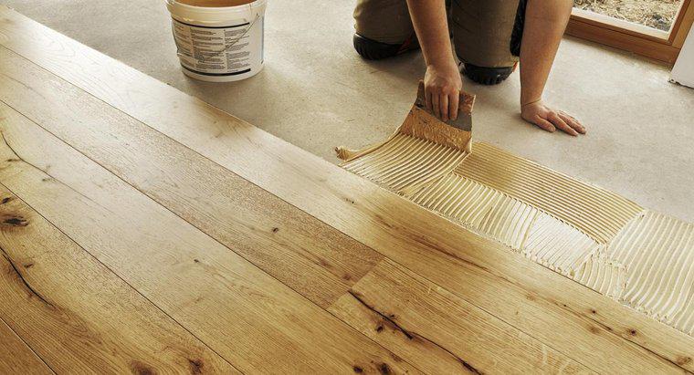 Làm thế nào để bạn loại bỏ keo khỏi đồ nội thất gỗ?