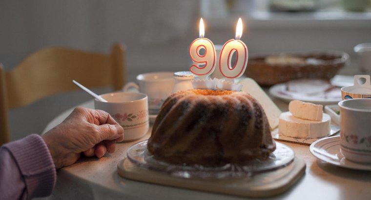 Quà Tặng Tốt Cho Người 90 Tuổi Là Gì?