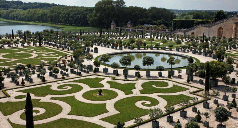 Cung điện Versailles có loại vườn nào?