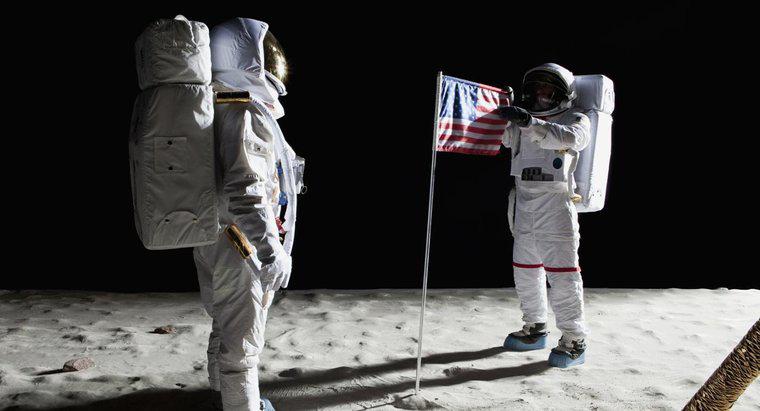 Quốc gia nào đã đưa người lên Mặt trăng?