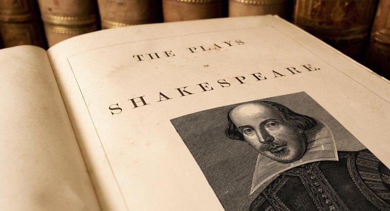 Tên đệm của William Shakespeare là gì?