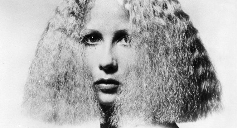 Một số kiểu tóc thịnh hành trong những năm 1970 là gì?
