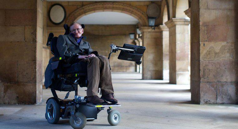 Một số thành tựu của Stephen Hawking là gì?