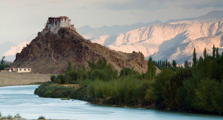 Các thành phố ở thung lũng sông Indus cổ đại có được quân đội bảo vệ không?