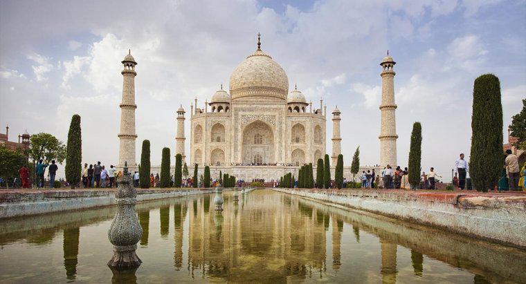 Taj Mahal nằm ở quốc gia nào?