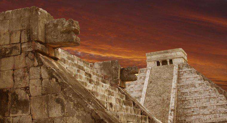 Một số thành tựu chính của nền văn minh Aztec và Maya là gì?