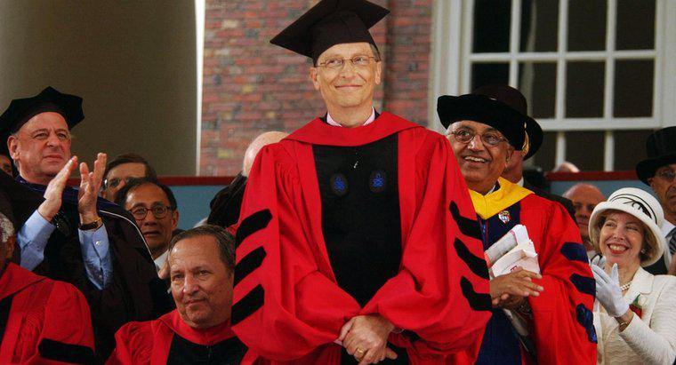 Chuyên ngành của Bill Gates ở trường đại học là gì?