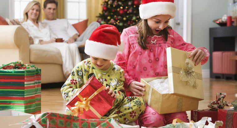 Có Thể Nhận Quà Giáng Sinh Miễn Phí Cho Trẻ Em Ở Đâu?