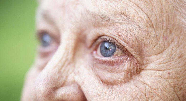 Tại sao thị lực suy giảm theo tuổi tác?