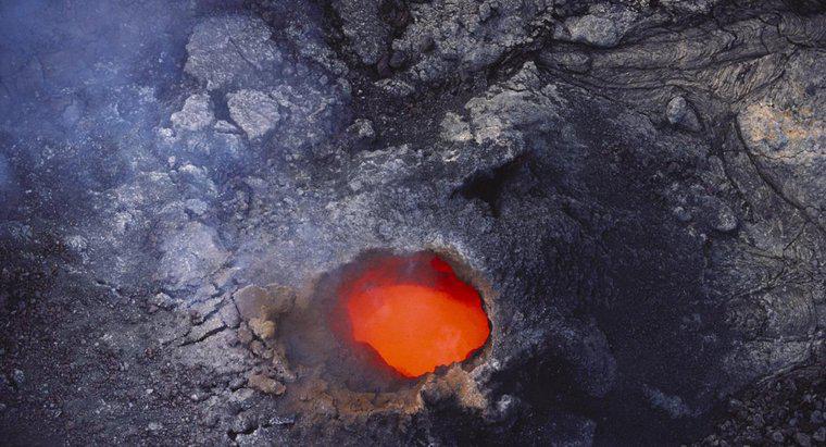 Ba giai đoạn của một núi lửa là gì?