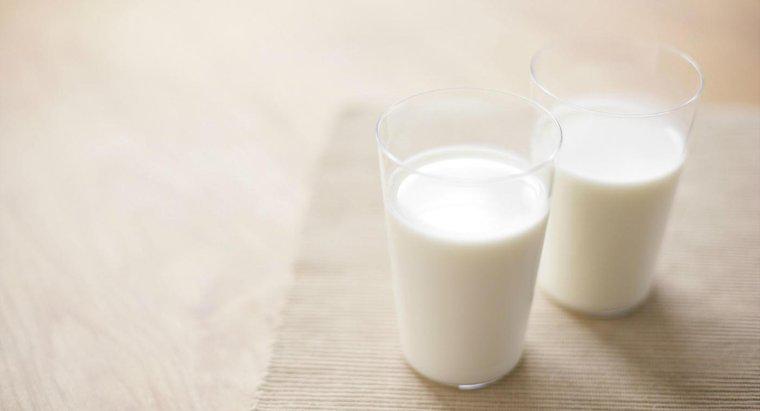 Thanh thiếu niên nên uống bao nhiêu sữa mỗi ngày?