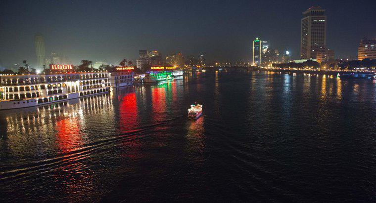 Những Thị trấn và Thành phố nào Dọc theo Sông Nile?