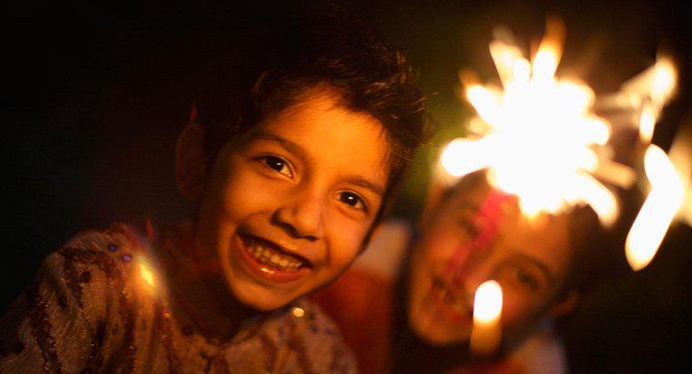 Mọi người ăn mừng lễ Diwali như thế nào?