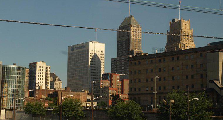 Tại sao Newark được gọi là "Thành phố gạch"?