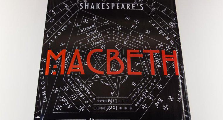 Macbeth đưa ra lý do gì để giết hai cận vệ của Duncan?