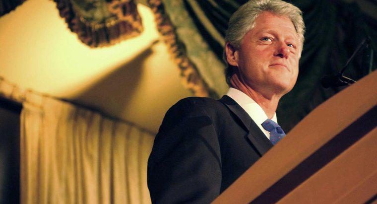 Bill Clinton Đã Làm Gì Với Tư Cách Tổng Tư Lệnh?